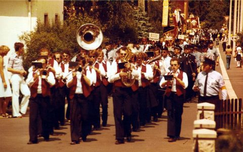 Die Stadtkapelle Baiersdorf im Festumzug 1977